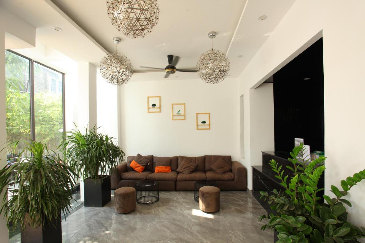 Aroya Khách sạn 2*